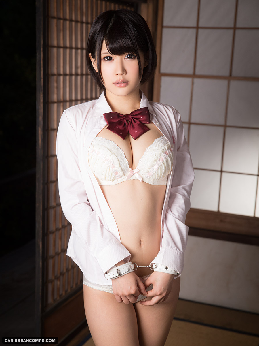 白咲碧 出演シーンの視線が印象的なカット